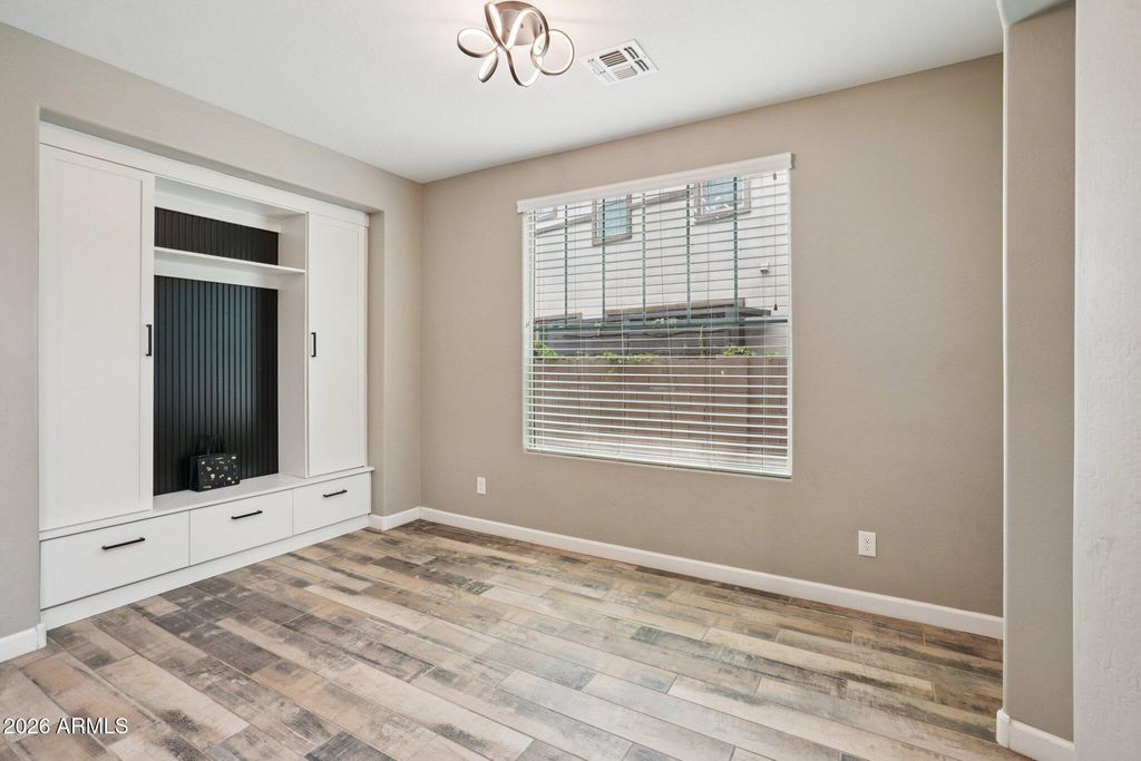 Image 9 of property listing at 5051 S GIRARD Street, Gilbert, AZ 85298