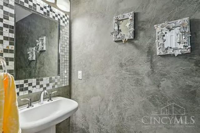 7377 Avenel Court, West Chester, OH 45069