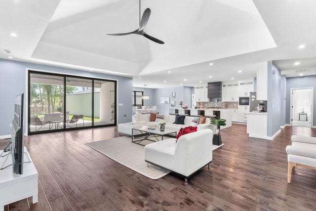 2538 E Farm Road 188, Ozark, MO 65721