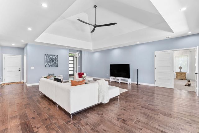 2538 E Farm Road 188, Ozark, MO 65721