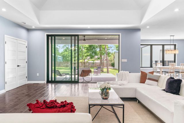 2538 E Farm Road 188, Ozark, MO 65721