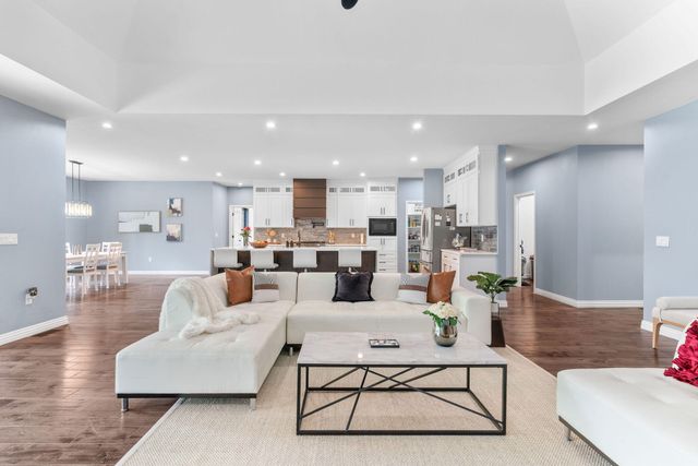 2538 E Farm Road 188, Ozark, MO 65721