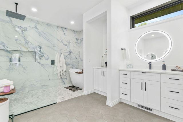 2538 E Farm Road 188, Ozark, MO 65721