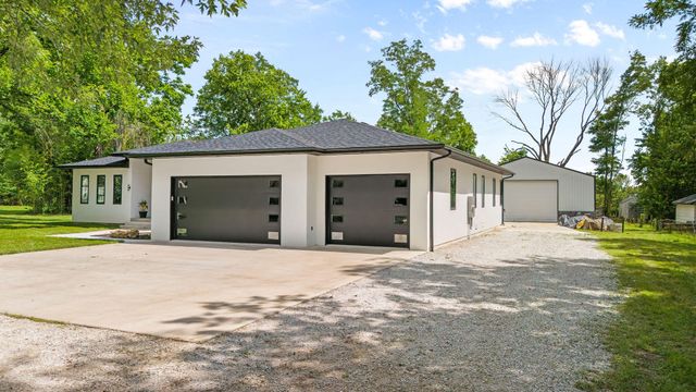 2538 E Farm Road 188, Ozark, MO 65721