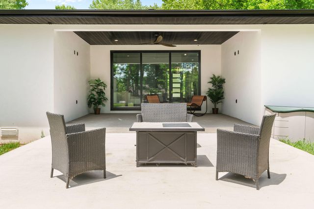 2538 E Farm Road 188, Ozark, MO 65721