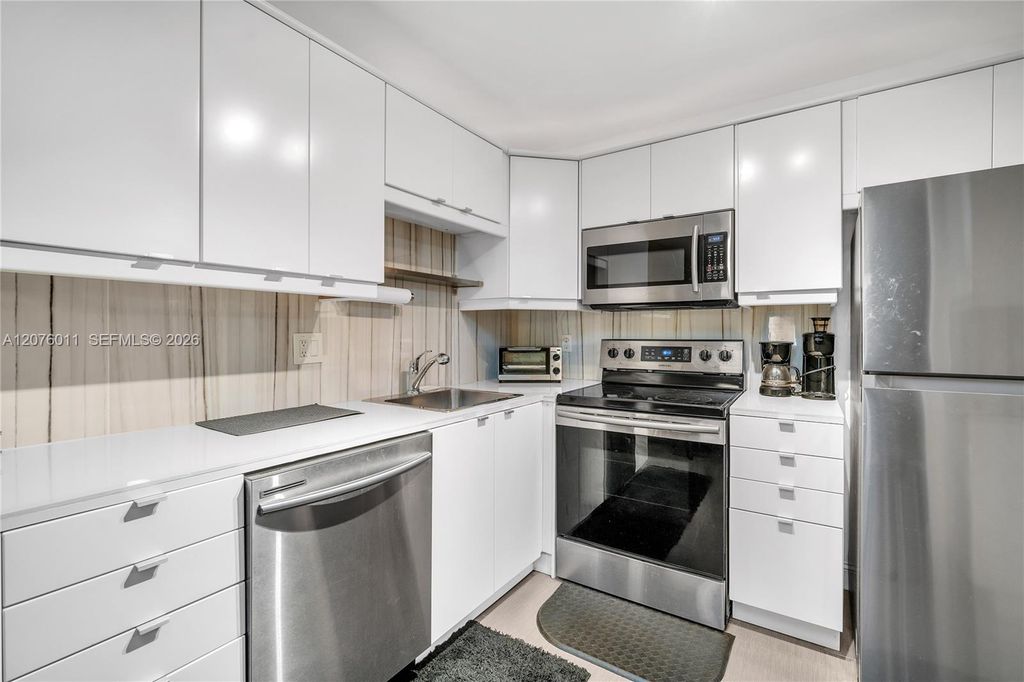 257 S Cypress Road 416, Pompano Beach, FL 33060