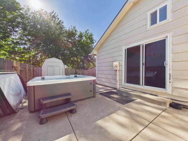 2109 S Dalton St, Wichita, KS 67207