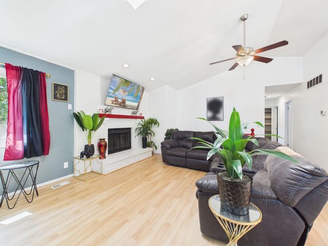 2109 S Dalton St, Wichita, KS 67207