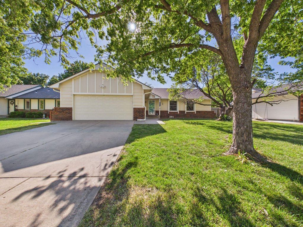 2109 S Dalton St, Wichita, KS 67207
