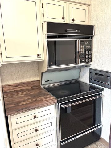 680 CARRIAGE Circle, Pennsbury, PA 15205