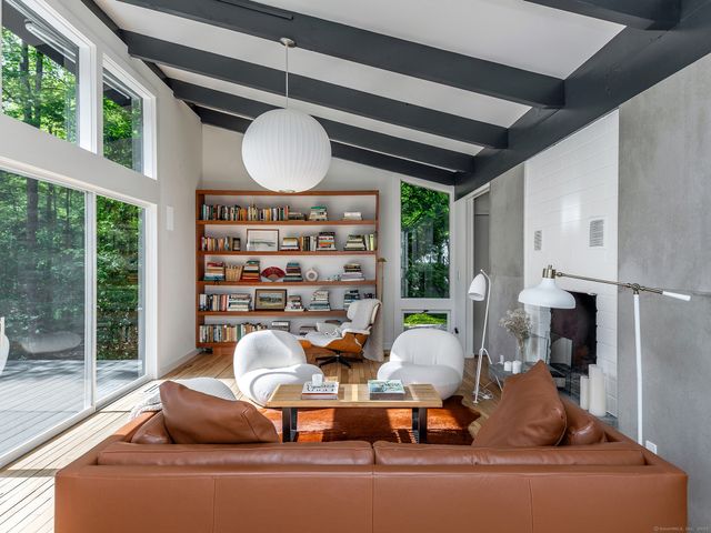 19 Spargo Road, Roxbury, CT 06783