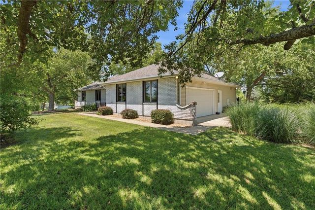 1116 W Hubach Hill Road, Raymore, MO 64083