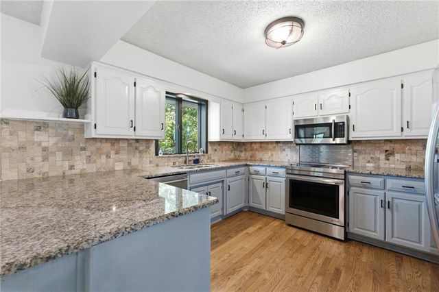 1116 W Hubach Hill Road, Raymore, MO 64083