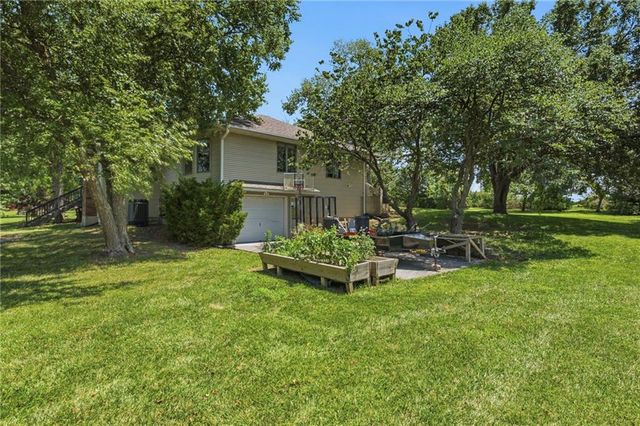 1116 W Hubach Hill Road, Raymore, MO 64083