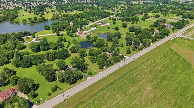 1116 W Hubach Hill Road, Raymore, MO 64083