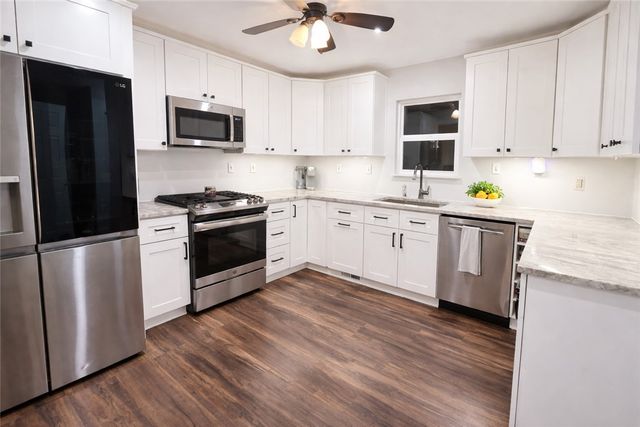 900 Glenwood Ct, Cranberry Twp, PA 16066