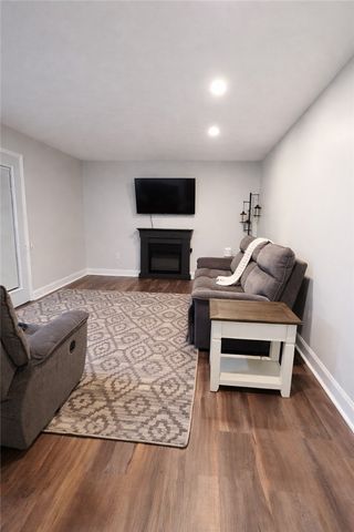 900 Glenwood Ct, Cranberry Twp, PA 16066