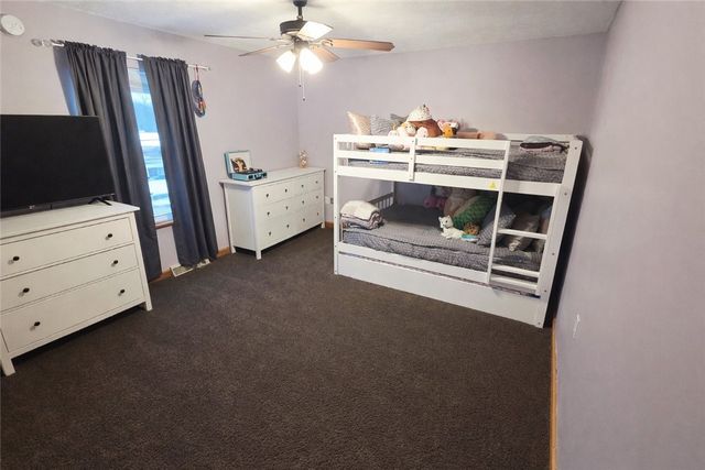 900 Glenwood Ct, Cranberry Twp, PA 16066