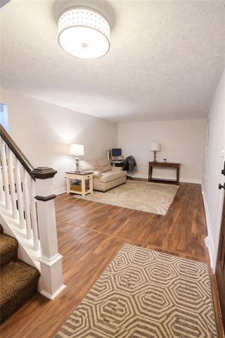 900 Glenwood Ct, Cranberry Twp, PA 16066