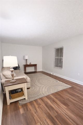 900 Glenwood Ct, Cranberry Twp, PA 16066