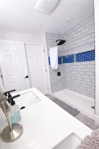 900 Glenwood Ct, Cranberry Twp, PA 16066