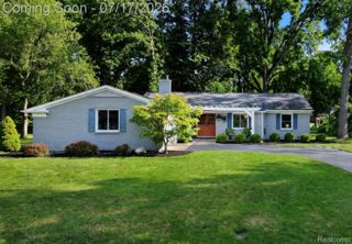 337 Beechview Drive S, Oakland Charter Township, MI 48306