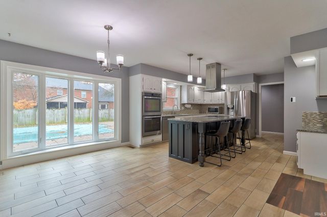 7849 Brookshire Court, Evansville, IN 47715