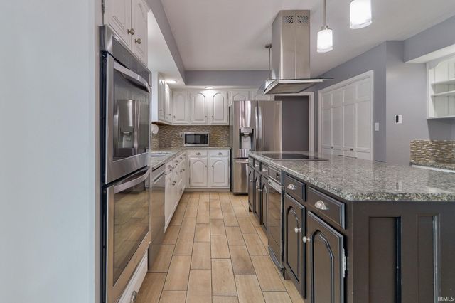 7849 Brookshire Court, Evansville, IN 47715