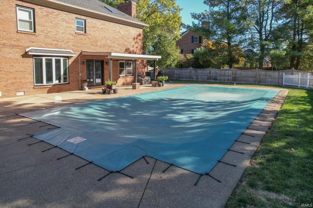 7849 Brookshire Court, Evansville, IN 47715