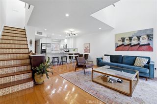 10926 Bluffside 25, Studio City, CA 91604