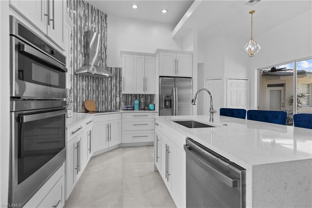 Image 10 of property listing at 2417 Cape Coral PKWY W, Cape Coral, FL 33914