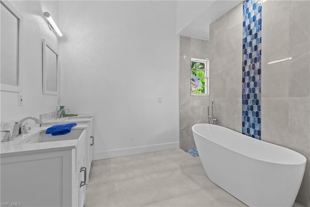 Image 13 of property listing at 2417 Cape Coral PKWY W, Cape Coral, FL 33914