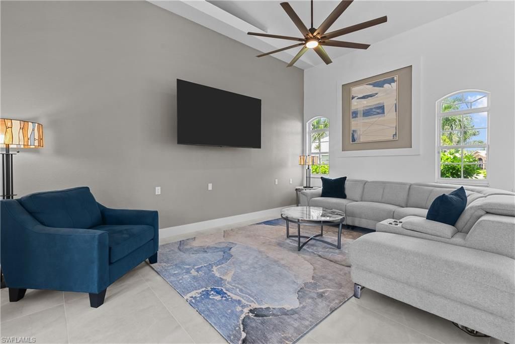 Image 7 of property listing at 2417 Cape Coral PKWY W, Cape Coral, FL 33914