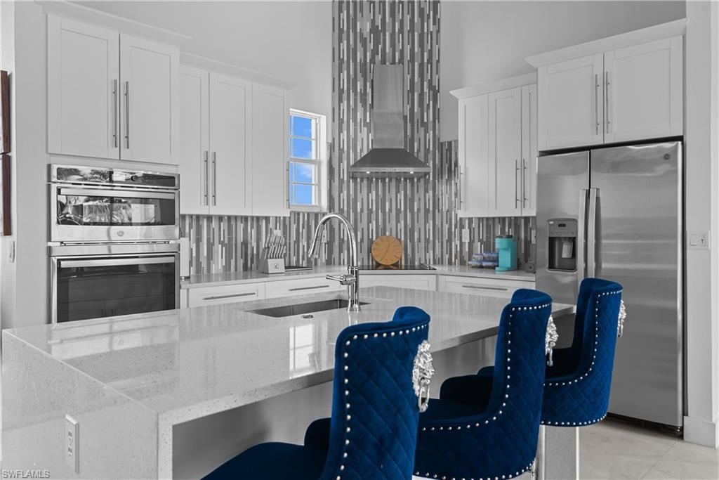 Image 8 of property listing at 2417 Cape Coral PKWY W, Cape Coral, FL 33914