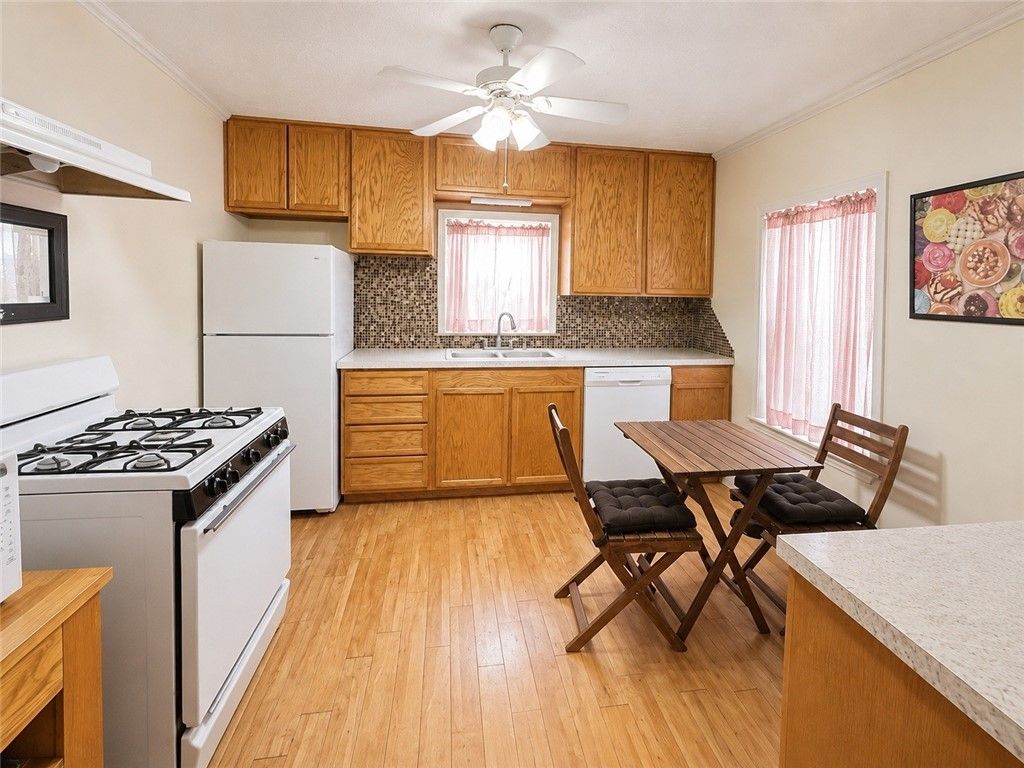 518 Commerce St, Portland, TX 78374 — photo 3
