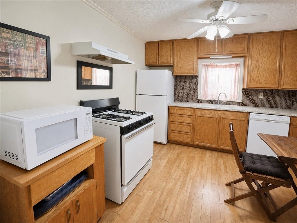 518 Commerce St, Portland, TX 78374 — photo 4