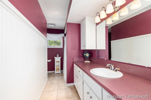 980 Bellewood Drive Se, City Of Kentwood, MI 49508