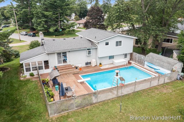 980 Bellewood Drive Se, City Of Kentwood, MI 49508
