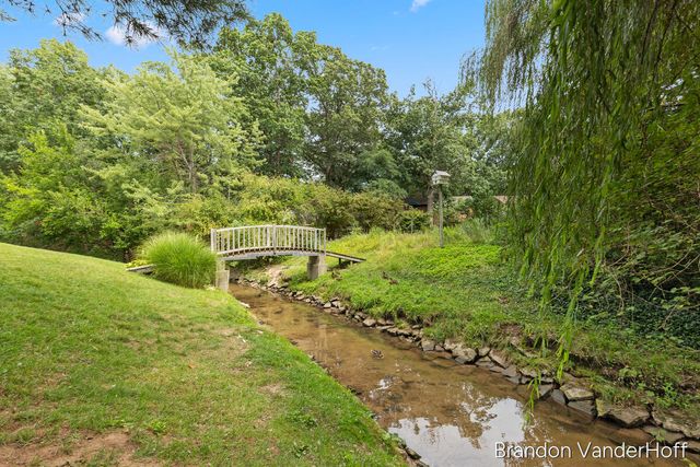 980 Bellewood Drive Se, City Of Kentwood, MI 49508