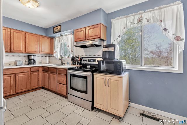 9 Alan Drive, Ansonia, CT 06401