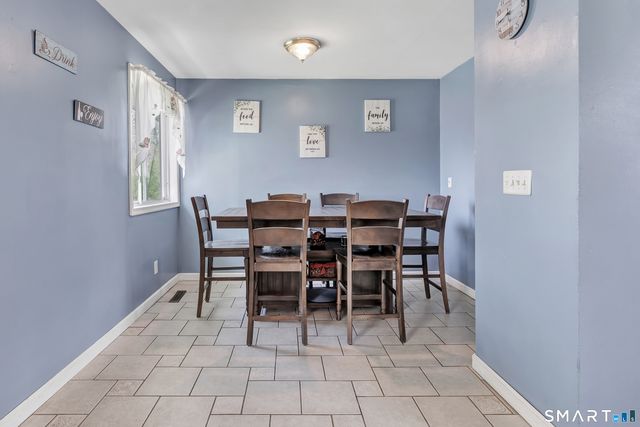 9 Alan Drive, Ansonia, CT 06401