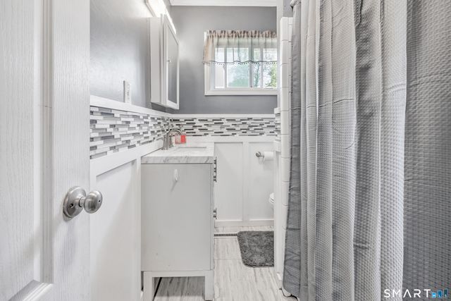 9 Alan Drive, Ansonia, CT 06401