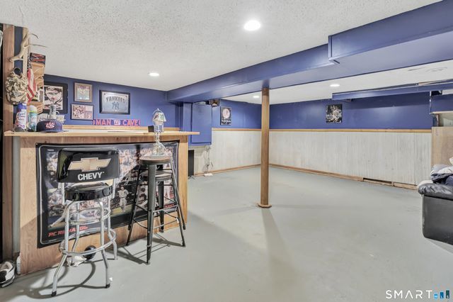 9 Alan Drive, Ansonia, CT 06401