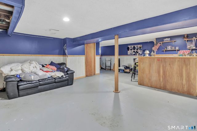 9 Alan Drive, Ansonia, CT 06401