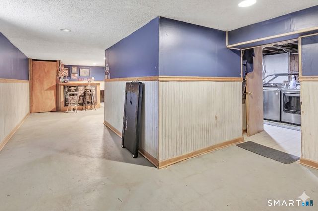 9 Alan Drive, Ansonia, CT 06401