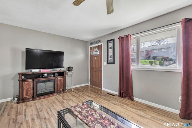 9 Alan Drive, Ansonia, CT 06401