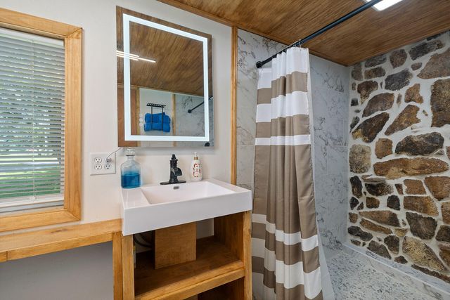 5008 S Cloverdale Lane, Battlefield, MO 65619