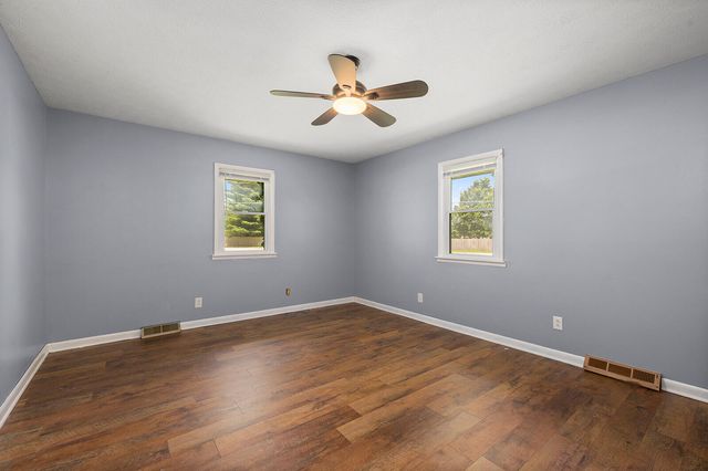 5008 S Cloverdale Lane, Battlefield, MO 65619