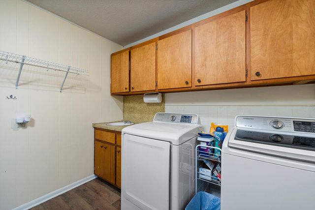 5008 S Cloverdale Lane, Battlefield, MO 65619