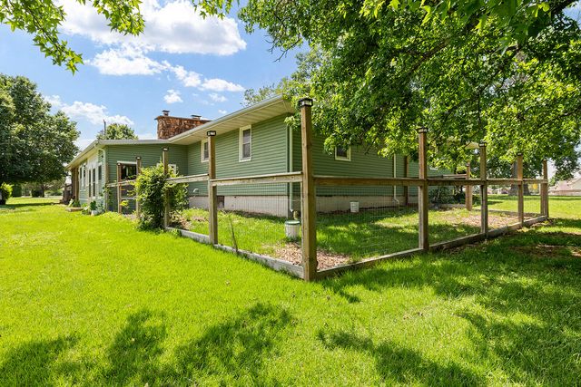 5008 S Cloverdale Lane, Battlefield, MO 65619